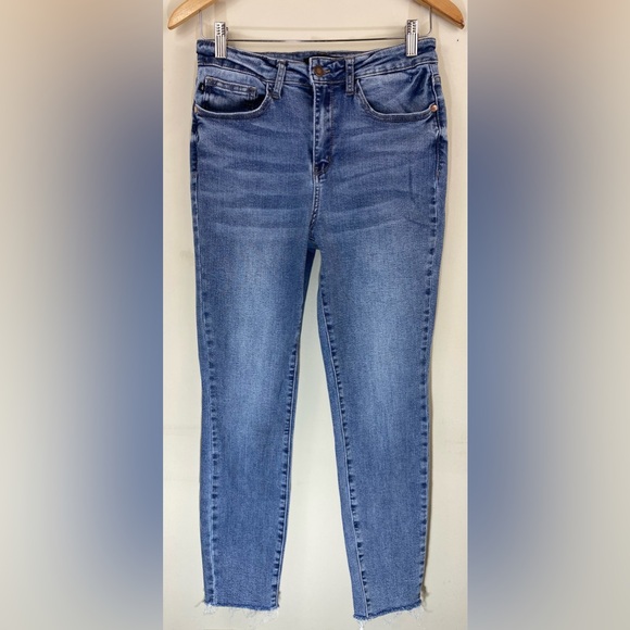 Judy Blue JB88259 Hi-Rise Relaxed Fit Skinny Jeans Raw Hem women’s size 28 - Picture 2 of 9